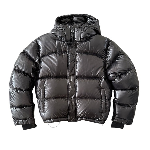 Aritzia TNA Super Puff Short High Gloss Black